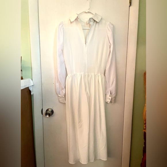 Deandri White Nosferatu Dress with Chiffon Sleeves - Picture 2 of 5